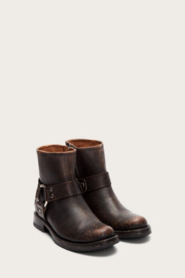 Frye Women  BLACKFULL GRAIN BRUSH OFF