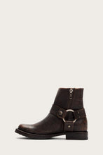 Load image into Gallery viewer, Frye Women  BLACKFULL GRAIN BRUSH OFF
