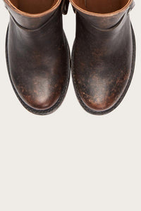 Frye Women  BLACKFULL GRAIN BRUSH OFF