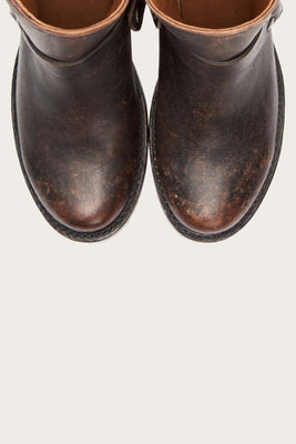 Frye Women  BLACKFULL GRAIN BRUSH OFF