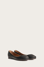 Load image into Gallery viewer, Frye Women CARSON BALLET BLACK/VINTAGE VEG TAN