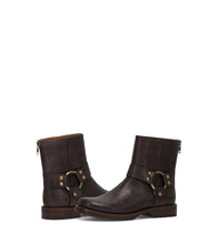 Load image into Gallery viewer, Frye and Co Women CHESNEE SHORT HARNESS DK BROWN/BANDIT