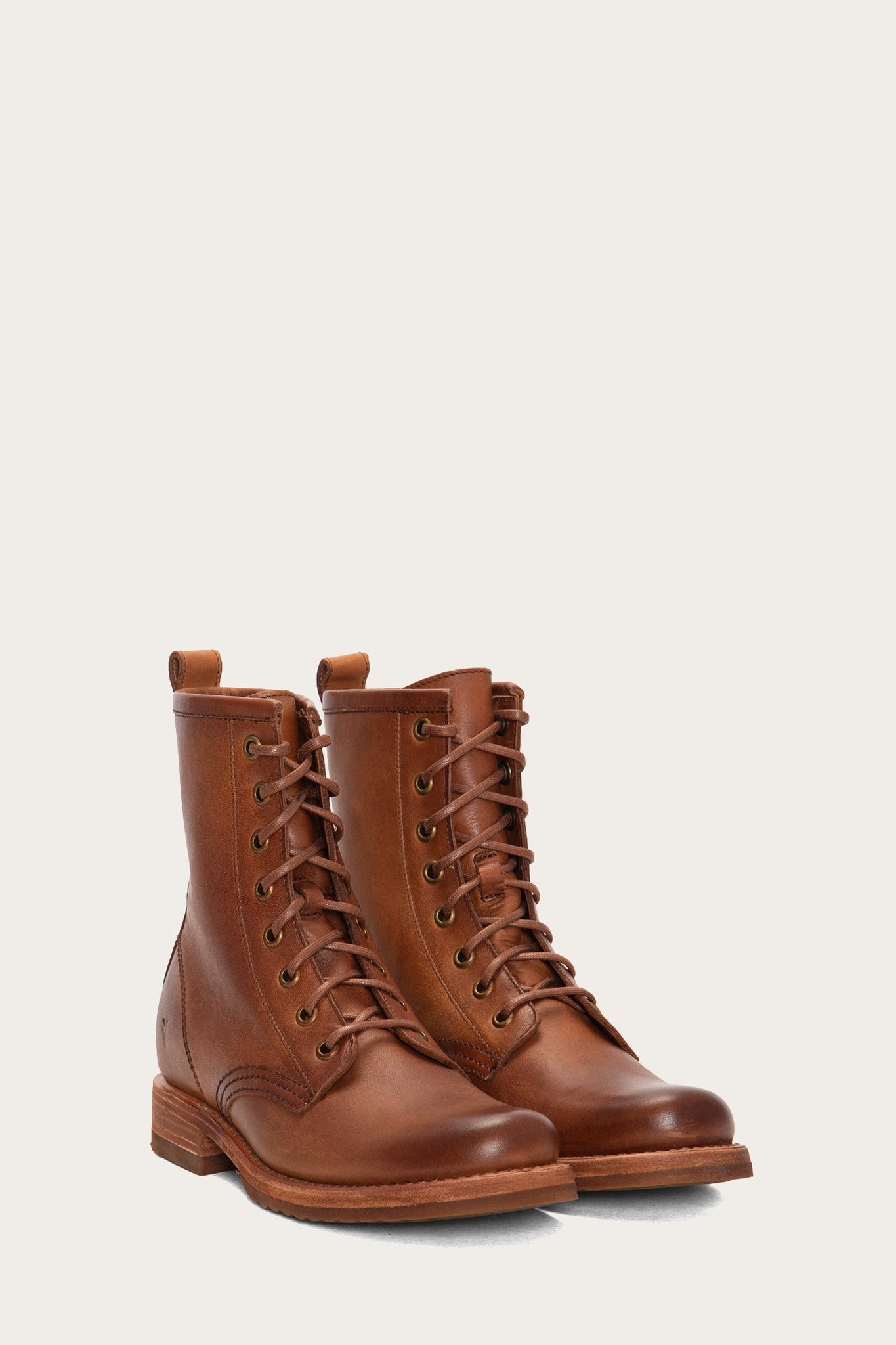 FRYE WOMEN VERONICA COMBAT CARAMEL/ANTIQUE PULL UP