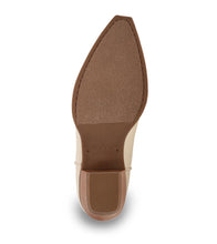 Load image into Gallery viewer, FRYE AND CO WOMEN IRLENE SHORT DECO STITCH OFF WHITE