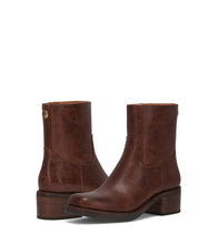 Load image into Gallery viewer, FRYE AND CO WOMEN MIRANDA LOW ZIP WALNUT