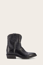 Load image into Gallery viewer, Frye Women BILLY SHORT BLACK/SOFT TUMBLED LEATHER