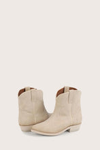 Load image into Gallery viewer, Frye Women BILLY SHORT IVORY/SUEDE