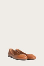 Load image into Gallery viewer, Frye Women CARSON BALLET COGNAC/VINTAGE VEG TAN