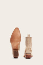 Load image into Gallery viewer, Frye Women SACHA CHELSEA WHITE/FULL GRAIN BRUSH OFF